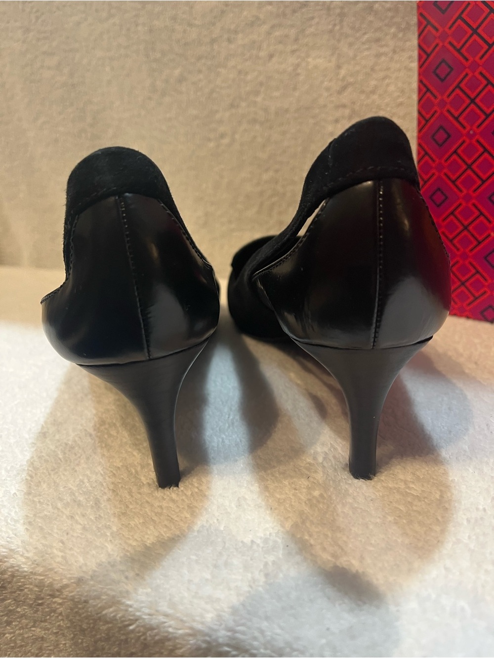 Tory Burch Black Suede Saray Pointed-Toe Kitten Heel Pumps - Size 9 - Picture 5 of 7